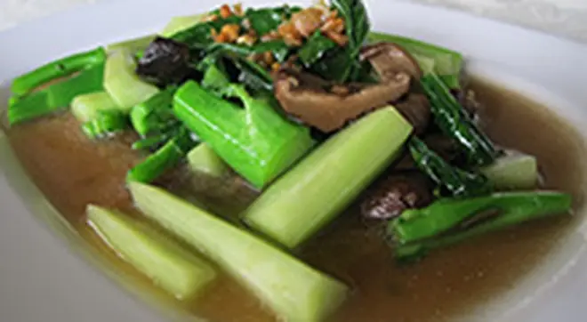 ผัดคะน้าฮ่องกงเห็ดหอม